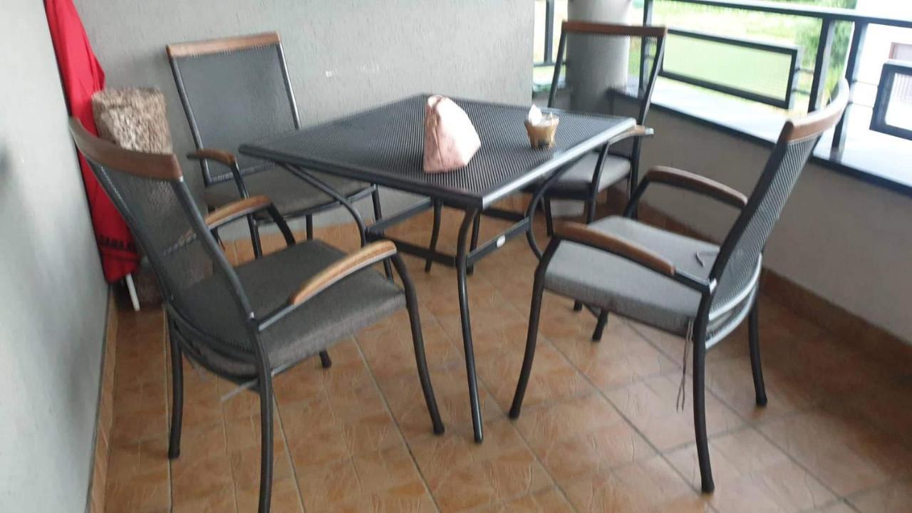 Apartman Ellye Lukavica Bagian luar foto