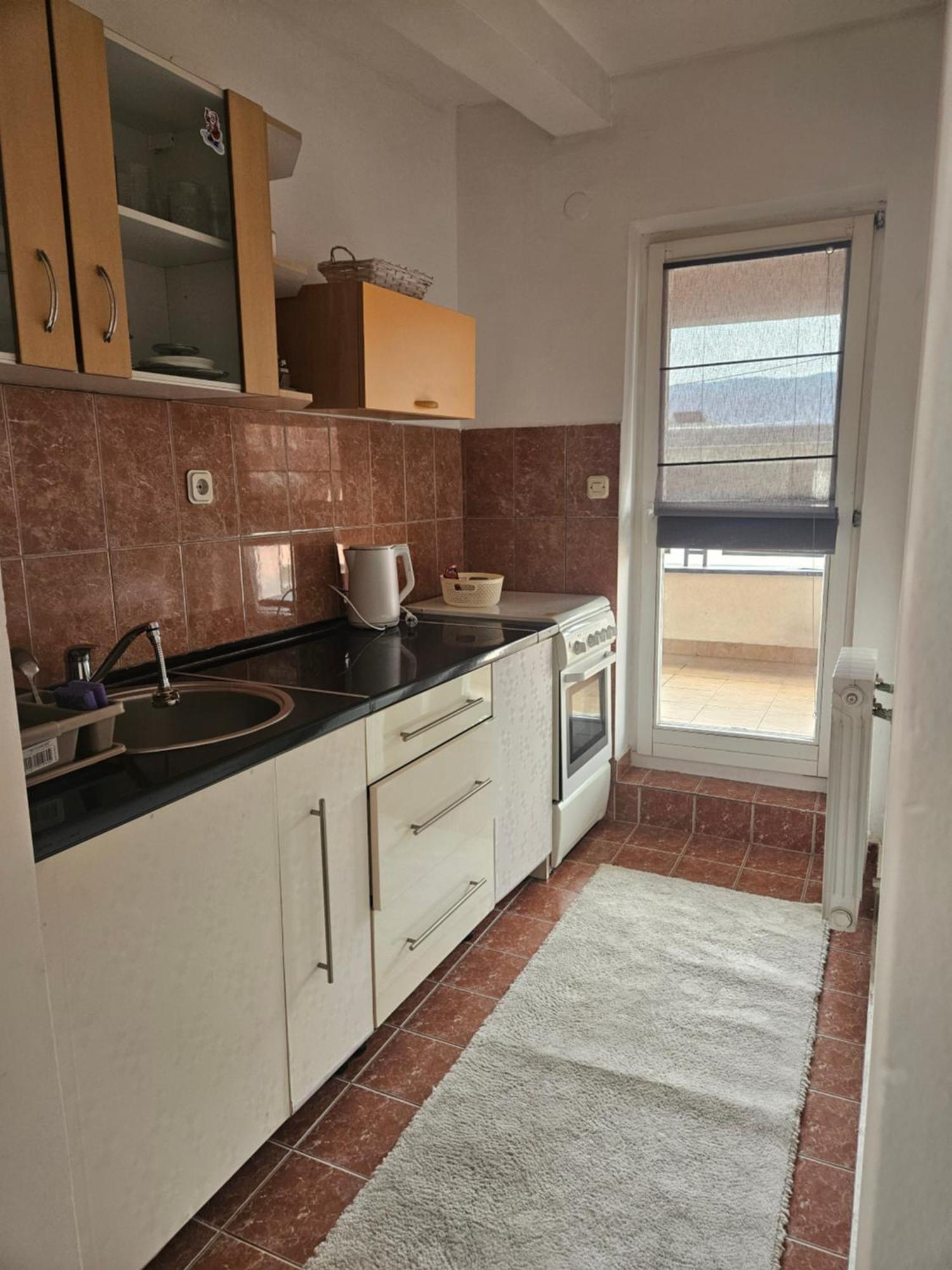 Apartman Ellye Lukavica Bagian luar foto