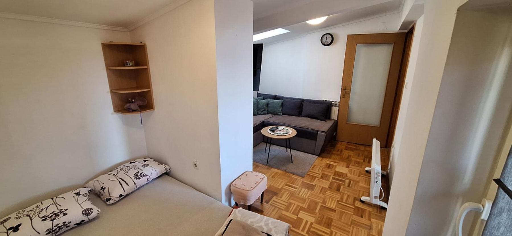 Apartman Ellye Lukavica Bagian luar foto