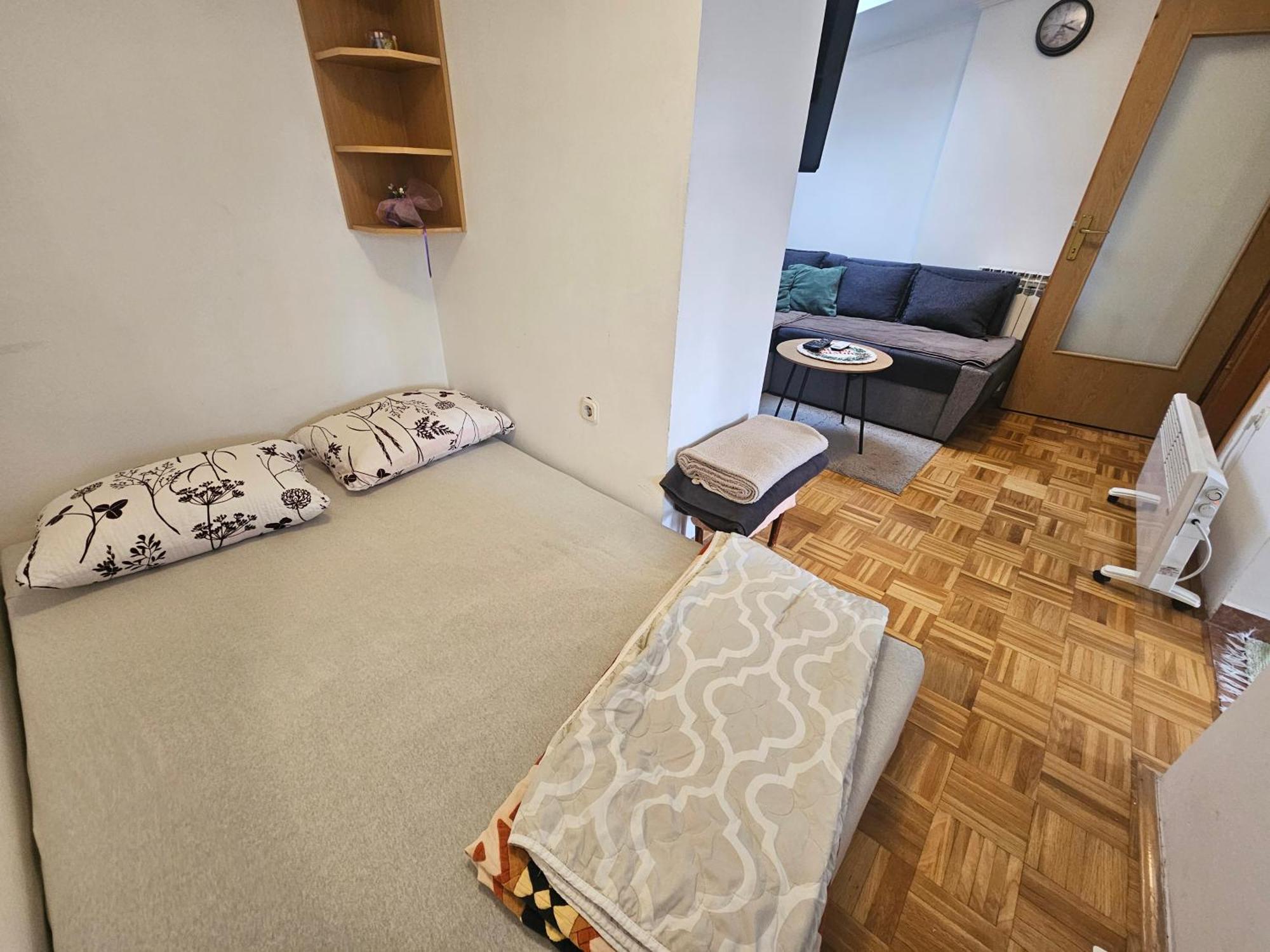 Apartman Ellye Lukavica Bagian luar foto