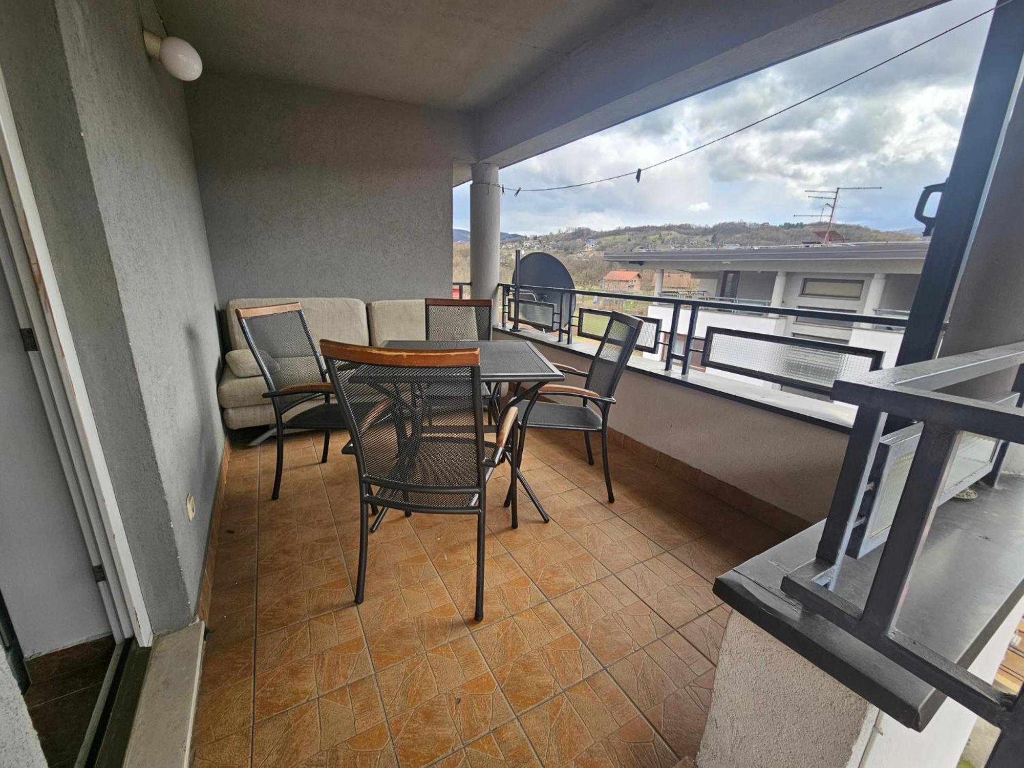 Apartman Ellye Lukavica Bagian luar foto