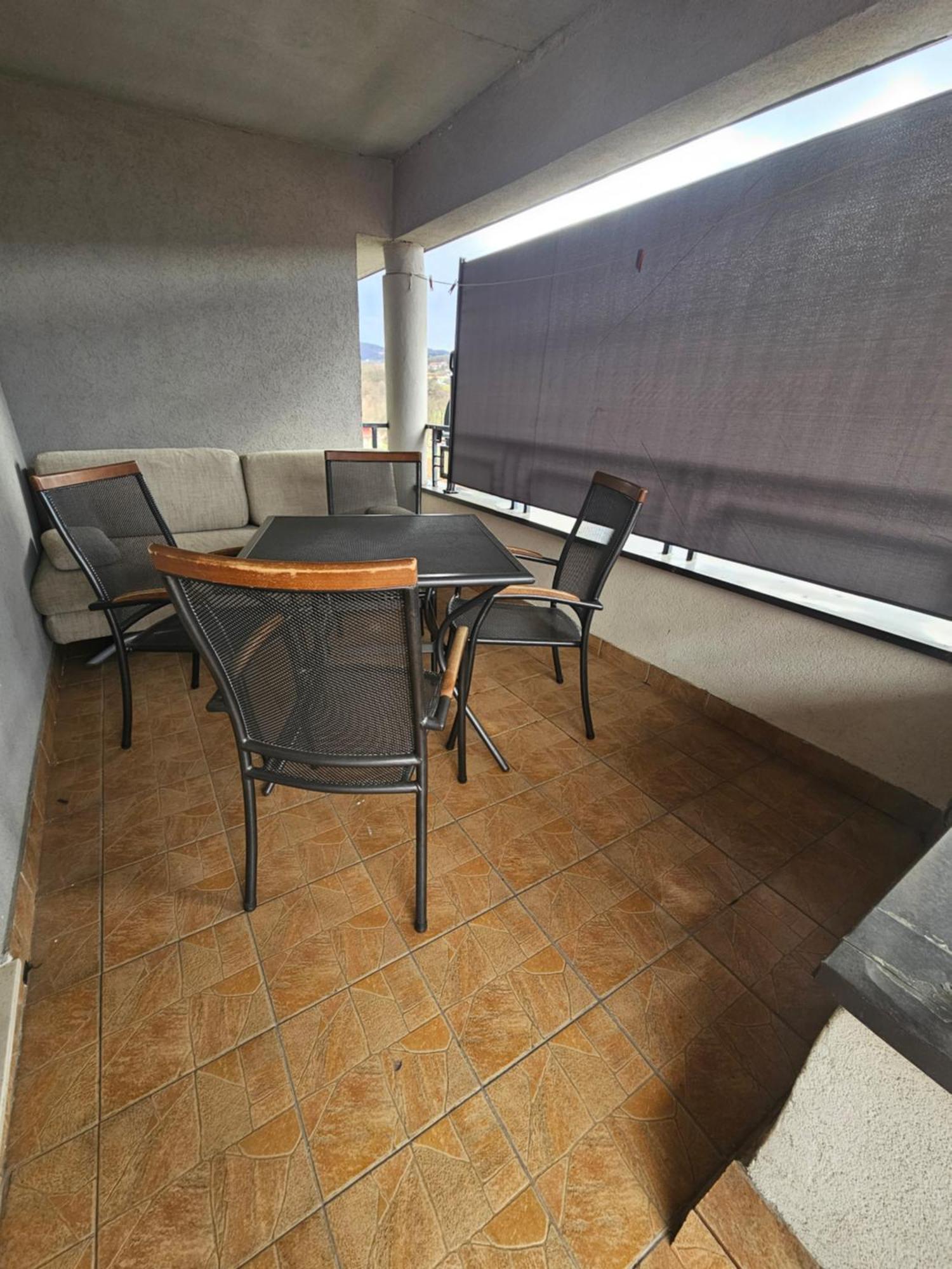 Apartman Ellye Lukavica Bagian luar foto
